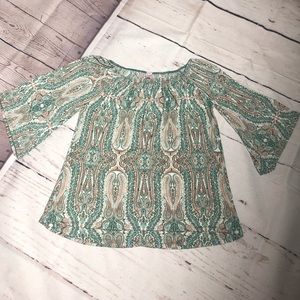 Size large belle sleeve boutique shirt.